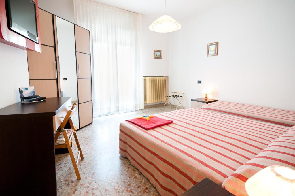 Hotel Milan Rosolina Mare Habitación foto